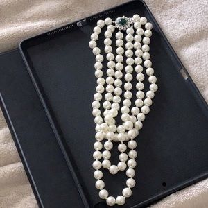 Triple strand costume pearl vintage necklace